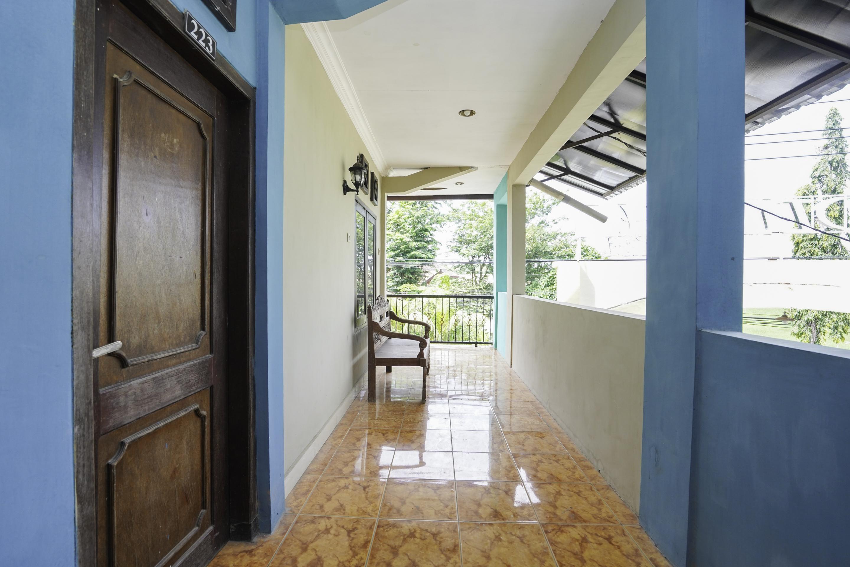 Oyo 2715 Hotel Madinah Syariah Pamekasan Exterior photo