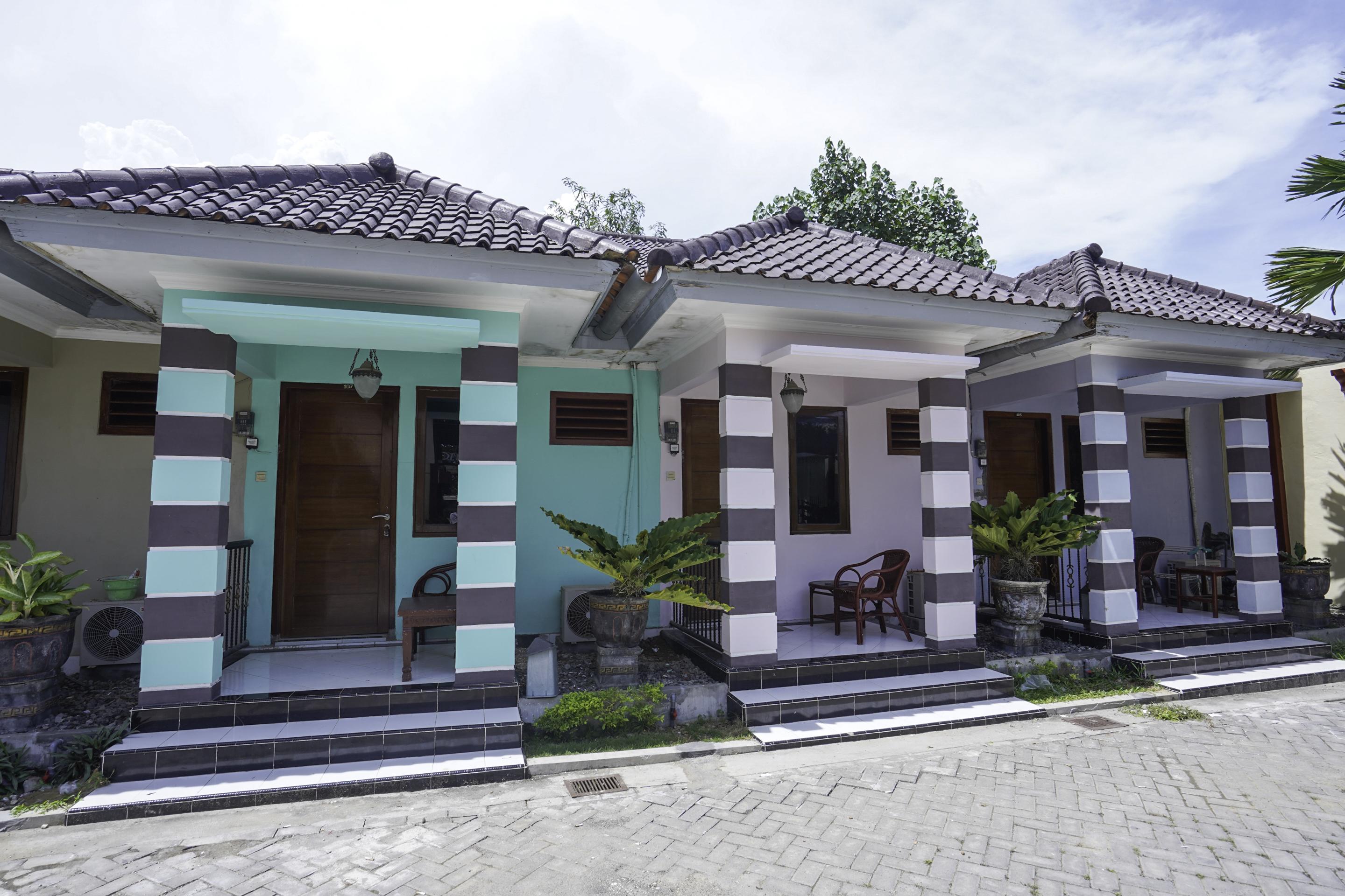 Oyo 2715 Hotel Madinah Syariah Pamekasan Exterior photo